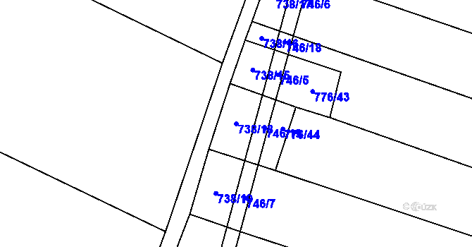Parcela st. 738/18 v KÚ Holasice, Katastrální mapa